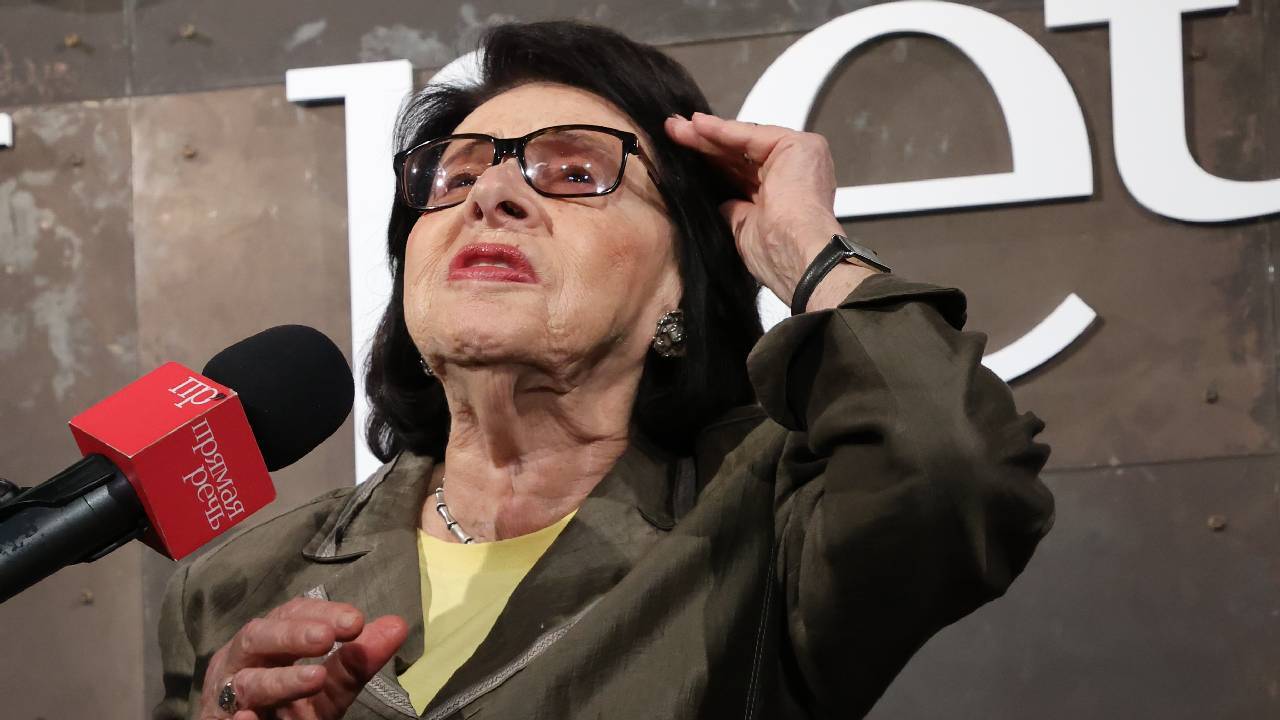 Лесби және транс секс бейнелері Әнші Иннаның эротикалық суреттері