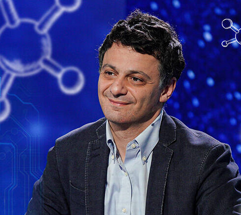 Артем Оганов