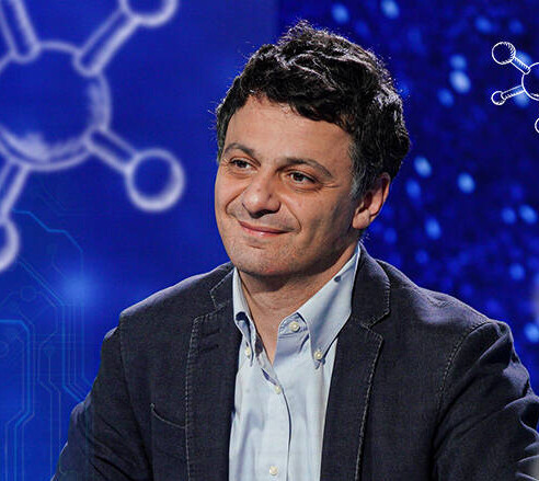 Артем Оганов