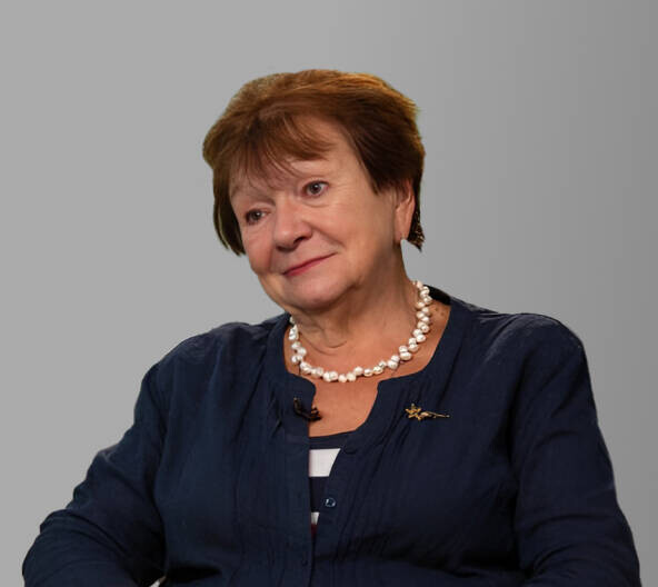 Нина Попова