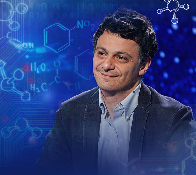 Артем Оганов