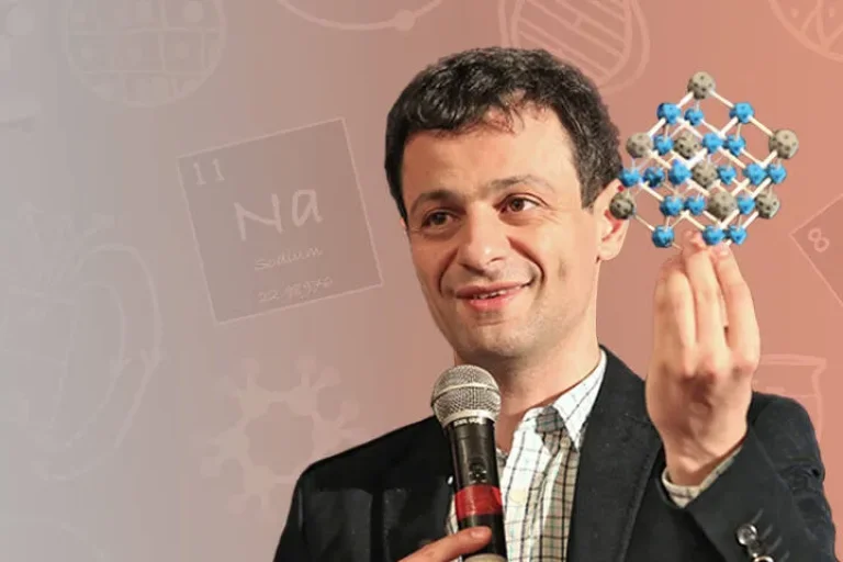 Артем Оганов