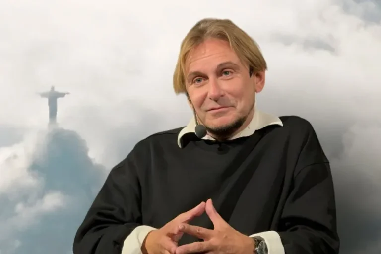 Андрей Макаров